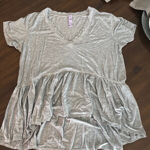 Francesca's Collections Light Gray V-Neck Peplum Top